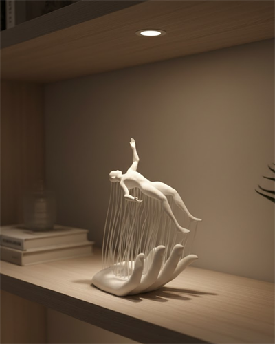 3D El Üzerinde İnsan Figürü Beyaz Minimal Masa Üstü Dekor