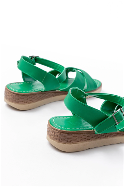 692-564 Çimen Yeşili  Ortopedik Taban Çapraz Tokalı Kadın Sandalet