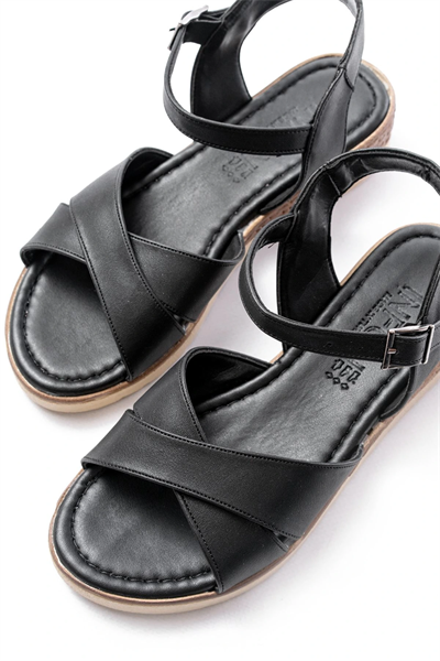 692-564 Siyah Ortopedik Taban Çapraz Tokalı Kadın Sandalet