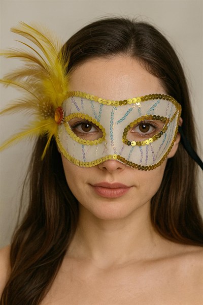 Altın Renk Yandan Tüylü Pul Payet İşlemeli Parti Maskesi 23x12 cm