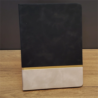 Altın Şeritli Siyah Deri Not Defteri