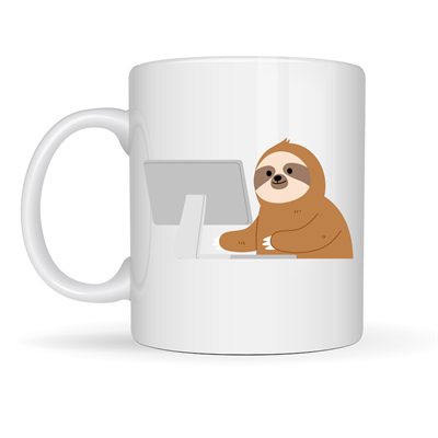 Bilgisayar Başında Tembel Hayvan Desenli Porselen Kupa MODEL 113 – Sevimli Sloth Tasarımlı Ofis & Kahve Kupası , Eğlenceli Hediye