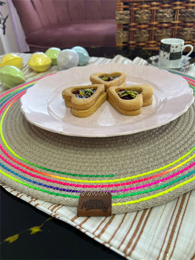 DecoHandy 39cm Neon Renkli Şeritli Jüt Örme Supla Amerikan Servis