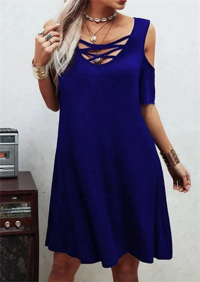 Dekolteli Bağcık Detay Viskon Kumaş Elbise