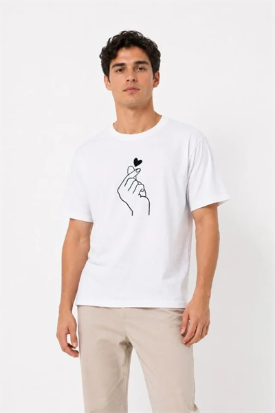 Erkek Kore Parmak Kalp Aşk Temalı Minimal Baskılı Tişört Yazlık Kısa Kol T-Shirt - Beyaz