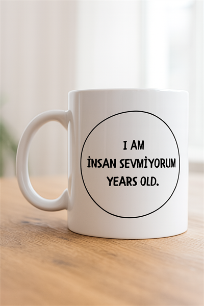 İnsan Sevmiyorum Yazılı Kupa Model 242 Minimal Tasarım Komik Mesajlı Seramik Kahve Kupası