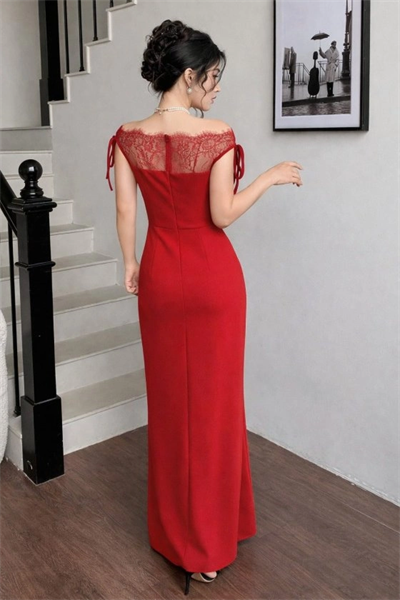 Kadın Göğüs Ve Yakası Dantel Detaylı Kayık Yaka Görünümlü Uzun Ithal Krep Elbise