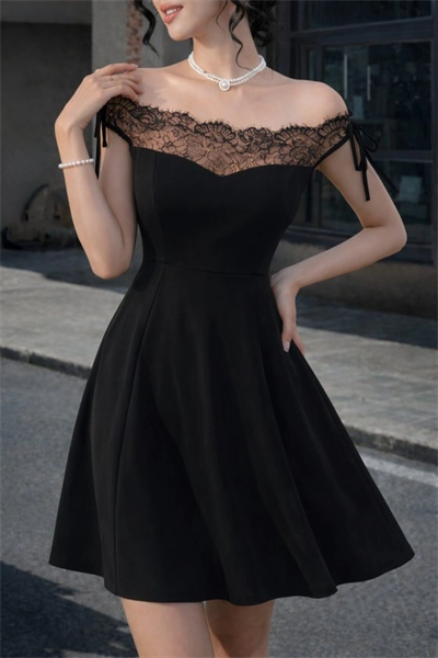 Kadın Madonna Yakalı Dantelli Kısa Janjan Krep Elbise