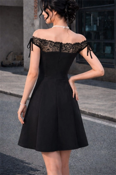 Kadın Madonna Yakalı Dantelli Kısa Janjan Krep Elbise