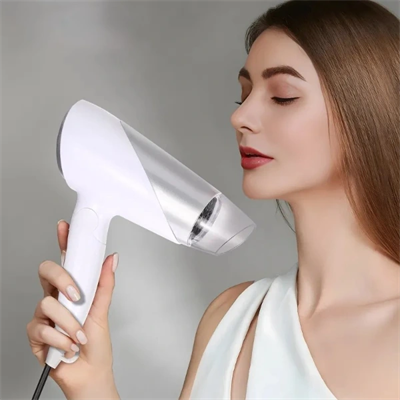 Katlanabilir Başlıklı Saç Kurutma Makinesi