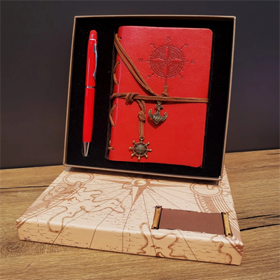 Kırmızı Pusula Tasarım Deri Defter Ve Touchpen Kalem Seti