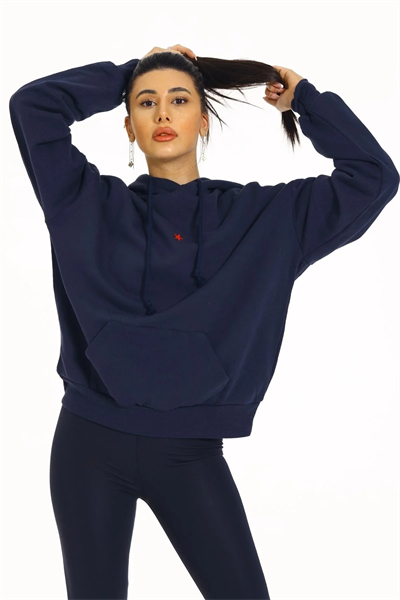 Kore Model Yıldız Baskılı Kanguru Cepli Kadın Sweat Lacivert