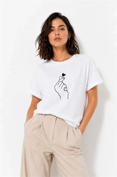 Kore Parmak Kalp Aşk Temalı Minimal Baskılı Tişört Yazlık Kısa Kol T-Shirt  - Beyaz