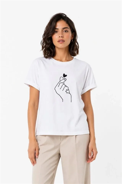 Kore Parmak Kalp Aşk Temalı Minimal Baskılı Tişört Yazlık Kısa Kol T-Shirt  - Beyaz