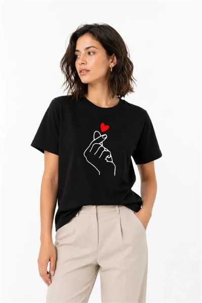 Kore Parmak Kalp Aşk Temalı Minimal Baskılı Tişört Yazlık Kısa Kol T-Shirt - Siyah