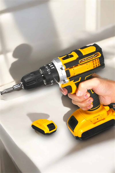 Metal Dişli 24W Akülü Matkap -Çift Bataryalı ve LED Çalışma Işığı ile Tam Set