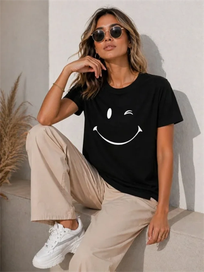 Minimal Gülümseyen Yüz Baskılı Tişört Kısa Kol Yazlık T-Shirt - Siyah