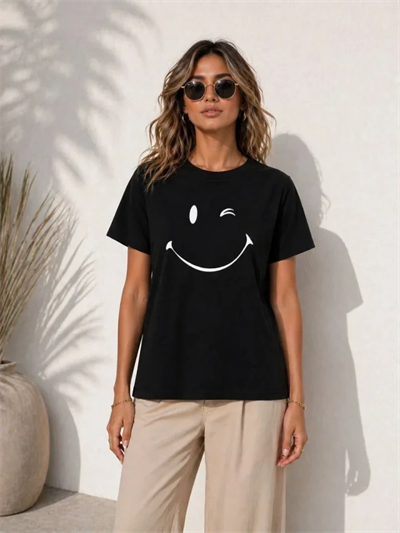 Minimal Gülümseyen Yüz Baskılı Tişört Kısa Kol Yazlık T-Shirt - Siyah