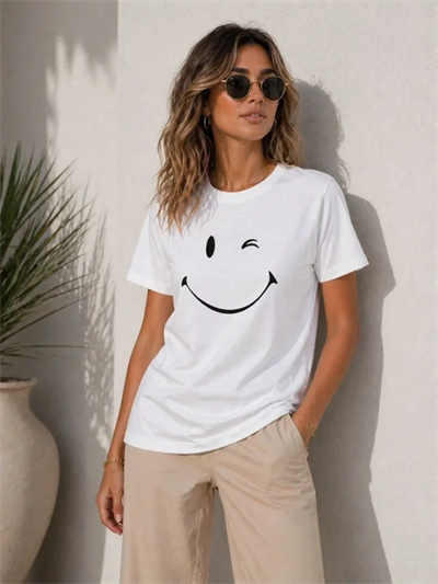 Minimal Gülümseyen Yüz Baskılı Tişört Kısa Kol Yazlık T-Shirt - Beyaz