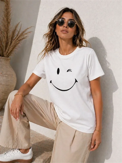 Minimal Gülümseyen Yüz Baskılı Tişört Kısa Kol Yazlık T-Shirt - Beyaz