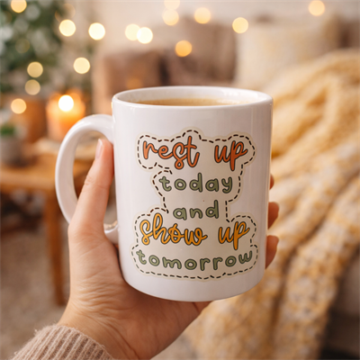 Motivasyon Mesajlı Porselen Kupa MODEL 146 – “Rest Up Today, Show Up Tomorrow” Yazılı – Kahve & Çay Kupası – Hediye Fikri