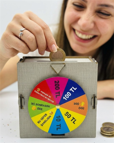 Şans Çarklı Kumbara Para Biriktirme Oyunu Eğlenceli Tasarım