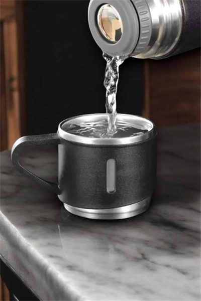 Şık ve Dayanıklı 3 Bardaklı Termos Seti Uzun Süre Isı Koruma Özellikli