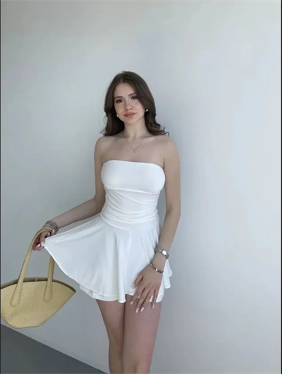 Straplez Mini Etek Görünümlü Şortlu Elbise Büzgülü Şık Yazlık - Beyaz