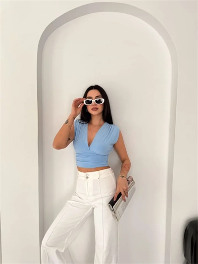 Vatkalı Kolsuz V Yaka Drapeli Crop Bluz Likralı Fit - Bebek Mavisi