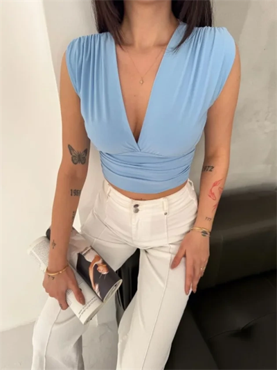 Vatkalı Kolsuz V Yaka Drapeli Crop Bluz Likralı Fit - Bebek Mavisi