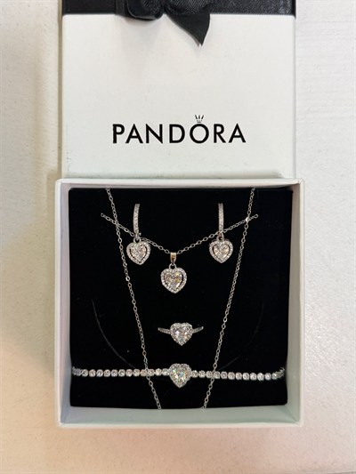 Kolye Bileklik ve Yüzük Küpe Seti