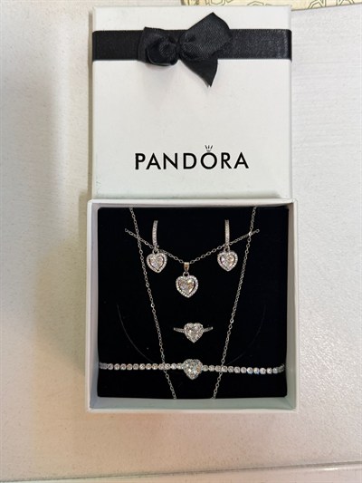 Kolye Bileklik ve Yüzük Küpe Seti