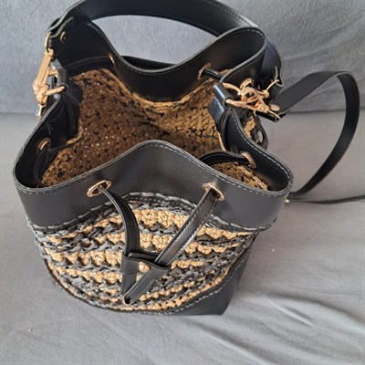 Siyah bej büzgülü Çanta