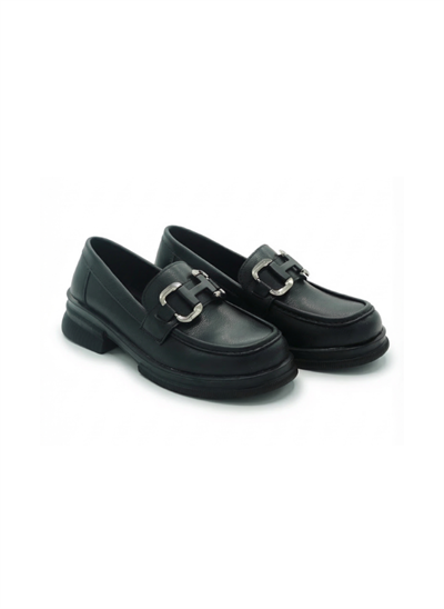 Gümüş Toka Detaylı Loafer Siyah