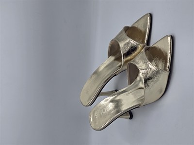 LUVESTASHOES SİVRİ BURUNLU TOPUKLU TERLİK GOLD