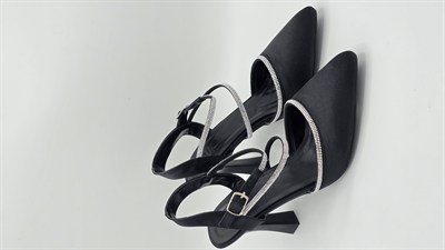 Luvestashoes Siyah Taş Detaylı Bilekten Tokalı İnce Topuk Ayakkabı