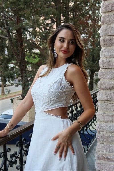  Lola Güpürlü Bel Dekolteli Elbise Beyaz