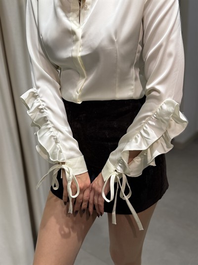 Clara Koları Volanlı Saten Gömlek Ekru