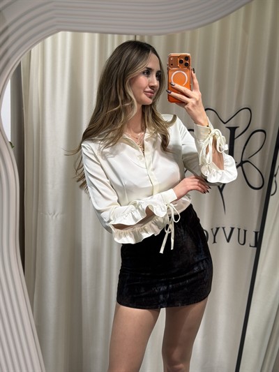 Clara Koları Volanlı Saten Gömlek Ekru