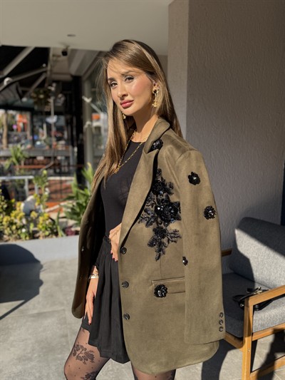 Greak işlemeli süet ceket