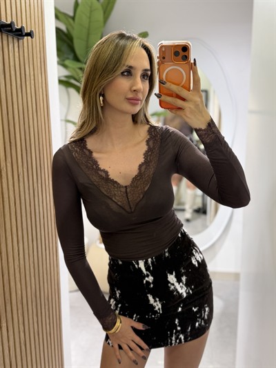 Kate V Yaka Dantel İşlemeli Kaşmir Transparan Bluz Kahverengi