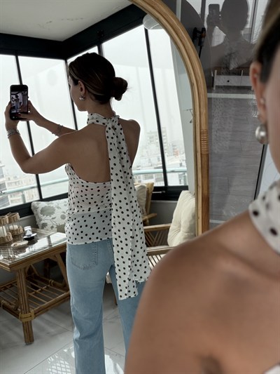 Lily Puantiye Desen Aksesuarlı Bluz Beyaz
