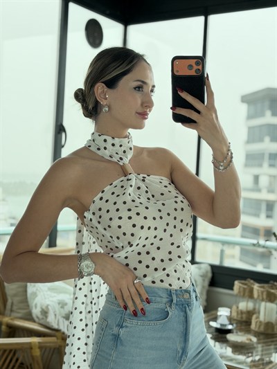 Lily Puantiye Desen Aksesuarlı Bluz Beyaz
