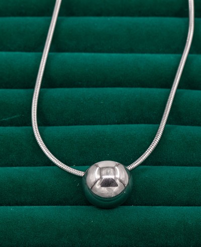 Top Figürlü Gümüş Renk Çelik Kolye