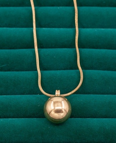 Top Figürlü Gold Renk Çelik Kolye