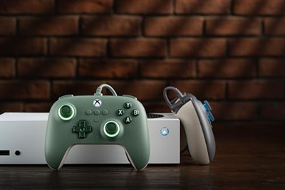 8Bitdo Xbox, RGB Lighting Fire Ring ve Hall Effect Joysticks için Ultimate C Kablolu Denetleyici, Xbox Series X |S, Xbox One, Windows 10/11 - Resmi Olarak Lisanslı (Koyu Yeşil)