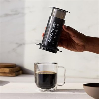 Aeropress Orijinal Kahve ve Espresso Makinesi, Barista Seviyesi, Odacıklı Portatif Kahve Makinesi, Piston ve Filtreler, Hızlı Kahve ve Espresso Makinesi, ABDde Üretilmiştir