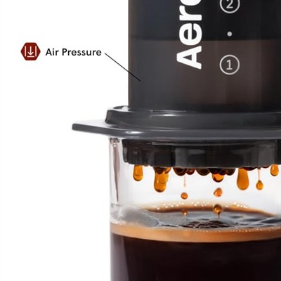 Aeropress Orijinal Kahve ve Espresso Makinesi, Barista Seviyesi, Odacıklı Portatif Kahve Makinesi, Piston ve Filtreler, Hızlı Kahve ve Espresso Makinesi, ABDde Üretilmiştir
