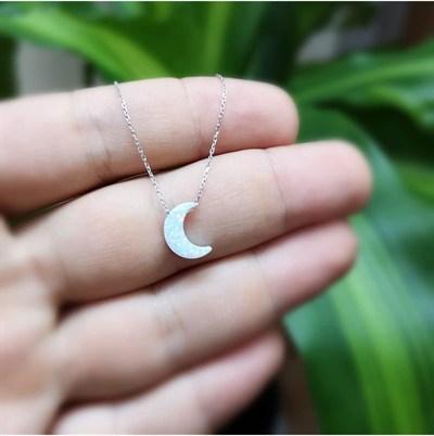 Altın Sepeti Gümüş Beyaz Opal Taşlı Hilal Kolye