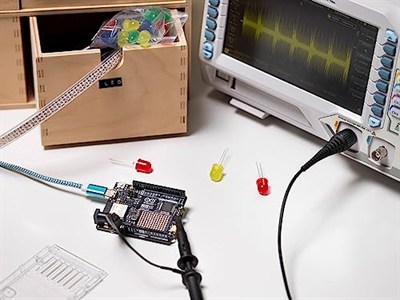 Arduino UNO R4 WiFi [ABX00087] – Renesas RA4M1 + ESP32-S3, Wi-Fi, Bluetooth, USB-C, CAN, 12-bit DAC, OP AMP, Qwiic Connector, Gelişmiş IoT ve Gömülü Projeler için 12x8 LED Matrisi